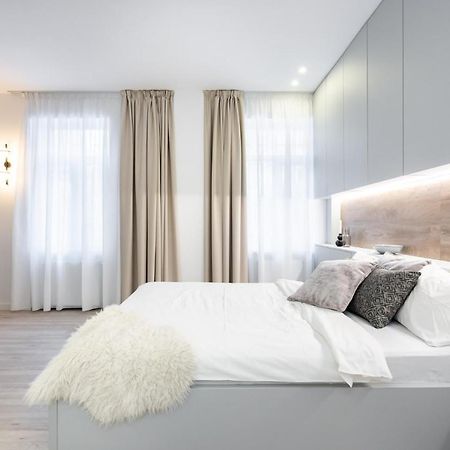 Four Bedroom Apartment, Old Town Boekarest Buitenkant foto
