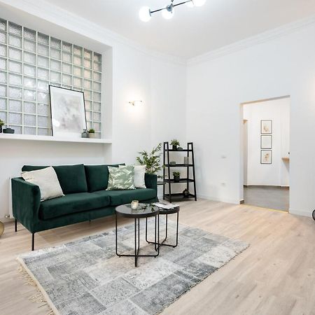 Four Bedroom Apartment, Old Town Boekarest Buitenkant foto