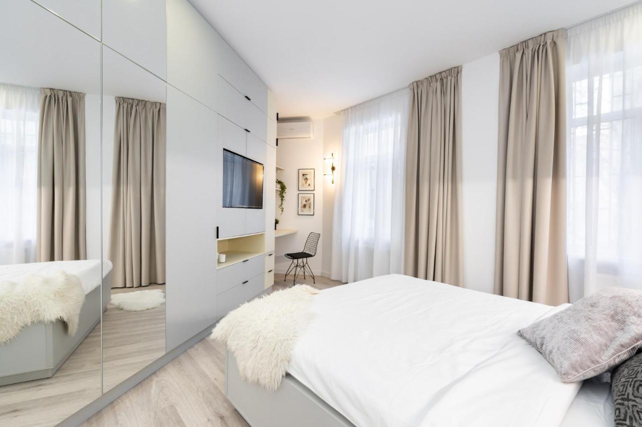 Four Bedroom Apartment, Old Town Boekarest Buitenkant foto