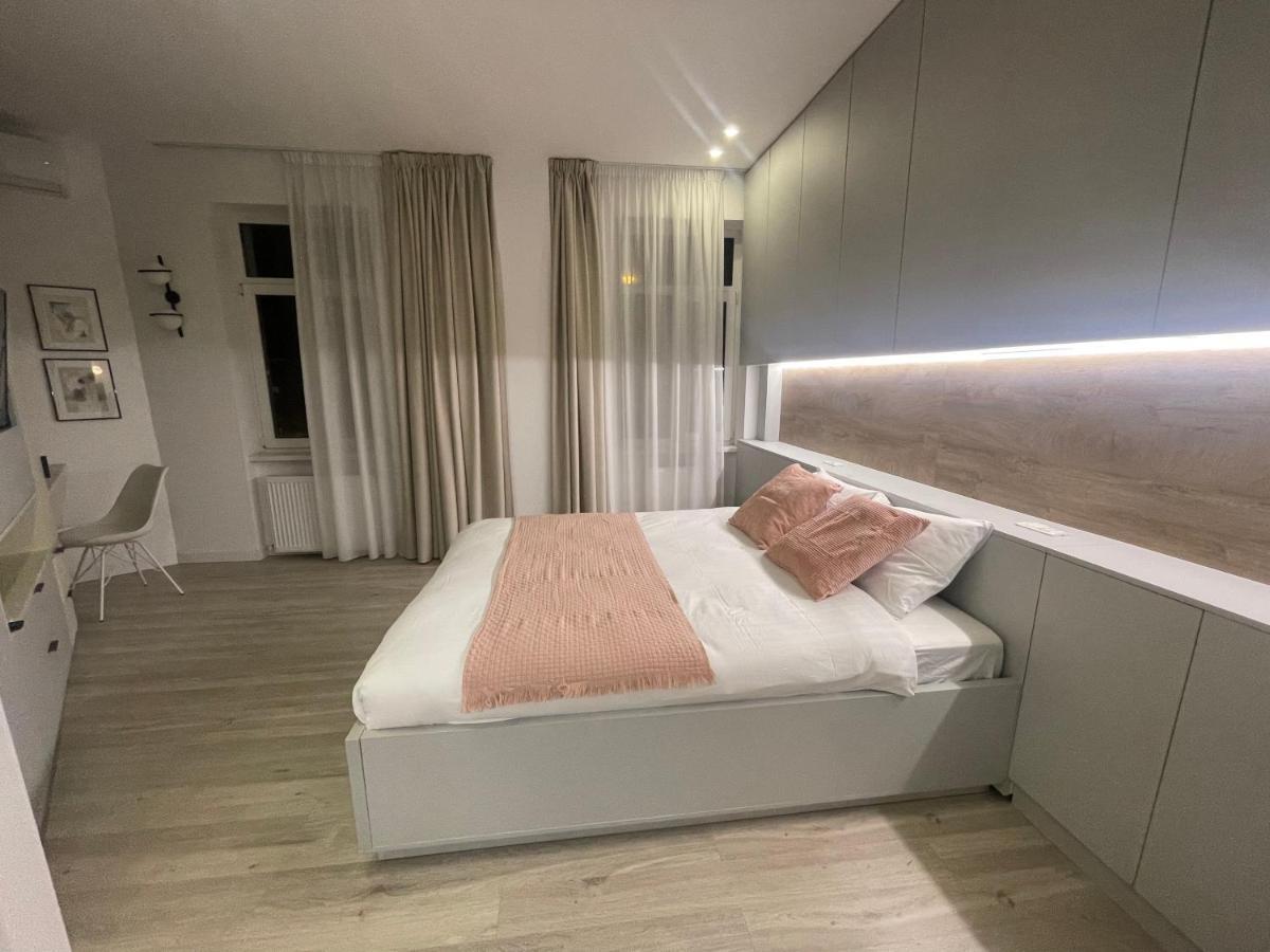 Four Bedroom Apartment, Old Town Boekarest Buitenkant foto