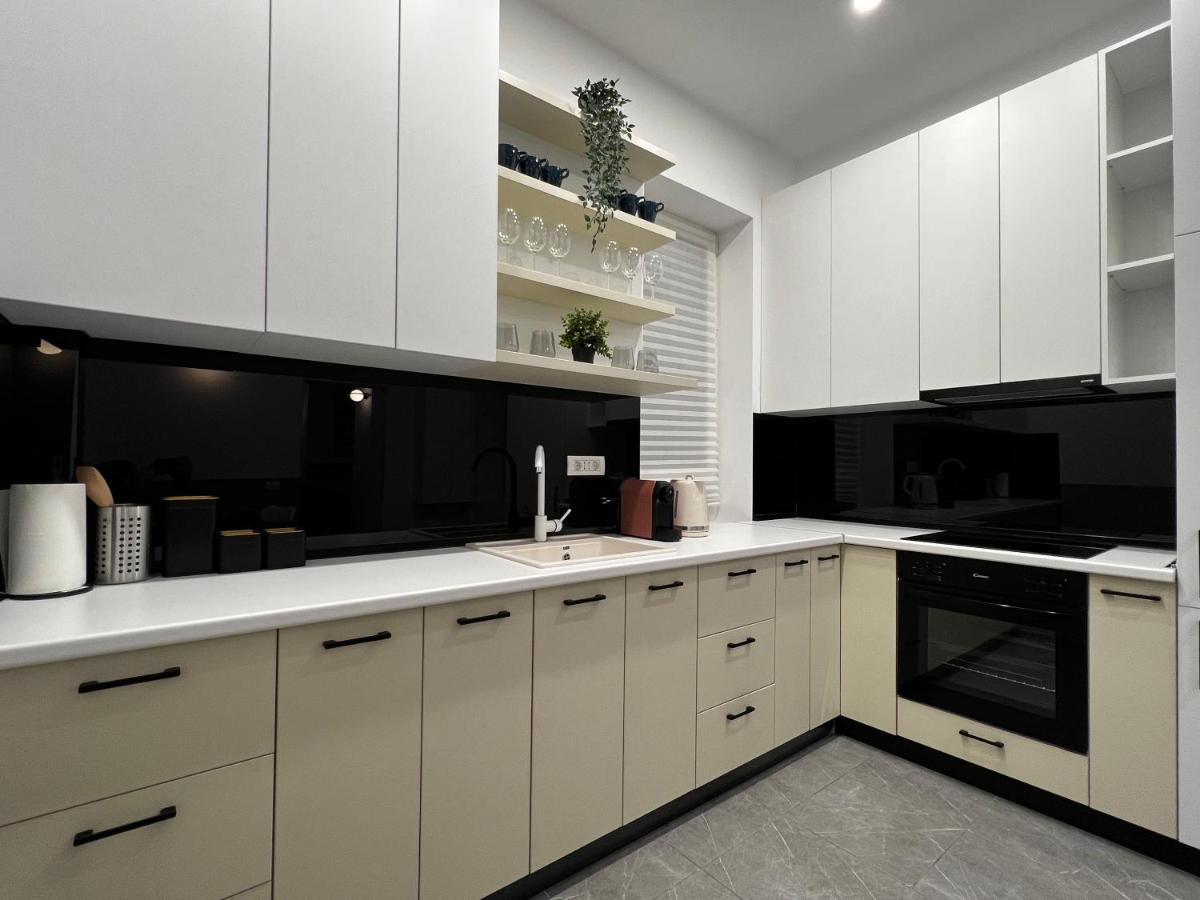 Four Bedroom Apartment, Old Town Boekarest Buitenkant foto