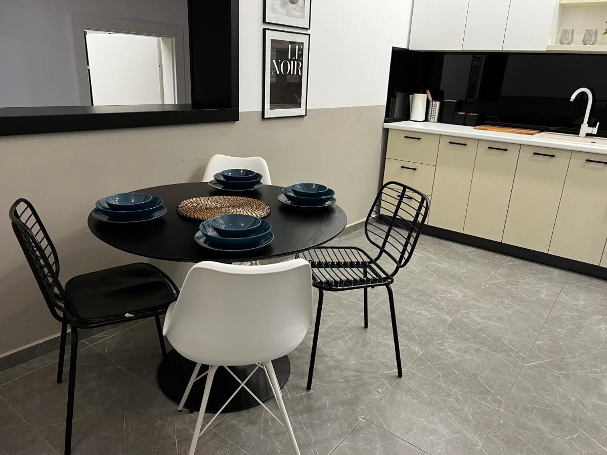 Four Bedroom Apartment, Old Town Boekarest Buitenkant foto