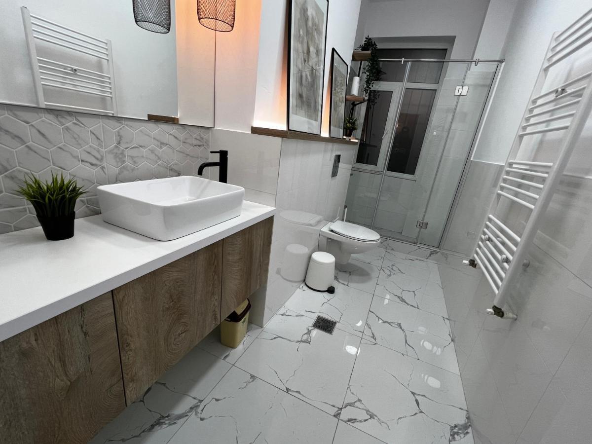Four Bedroom Apartment, Old Town Boekarest Buitenkant foto