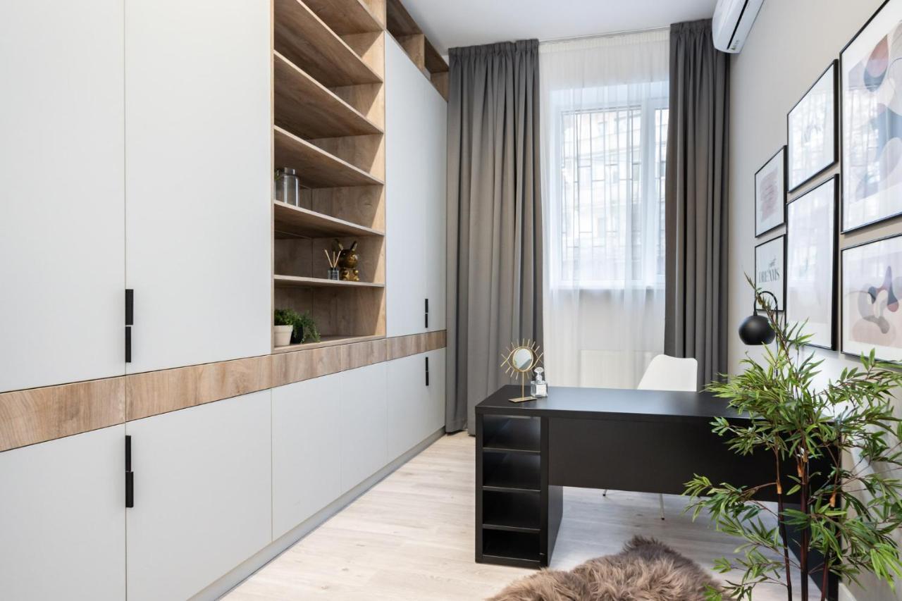 Four Bedroom Apartment, Old Town Boekarest Buitenkant foto