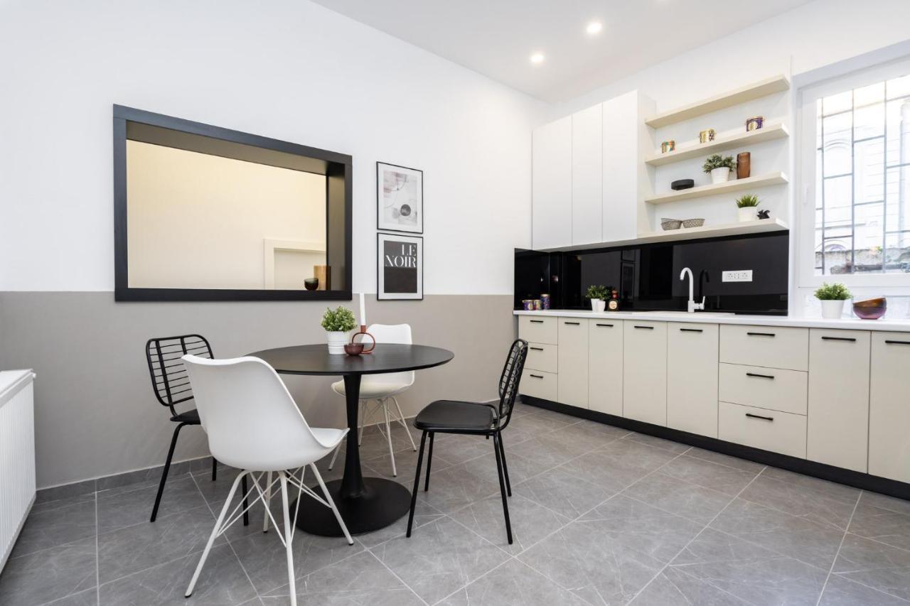 Four Bedroom Apartment, Old Town Boekarest Buitenkant foto