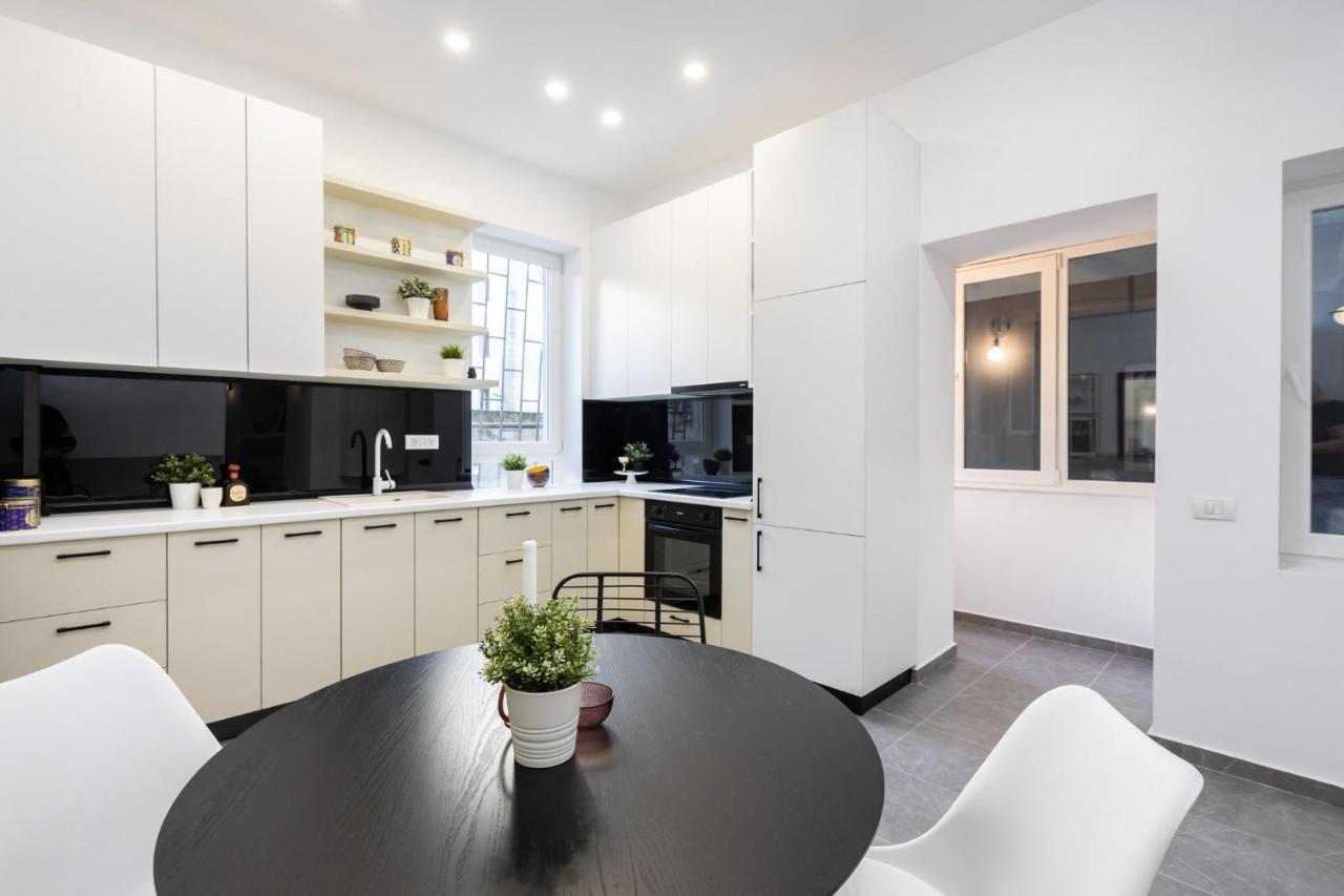 Four Bedroom Apartment, Old Town Boekarest Buitenkant foto